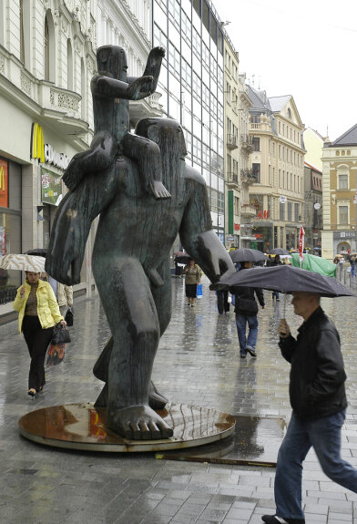 Marius Kotrba,St. Christopher, 2005, bronze, steel, Náměstí svobody